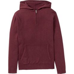 Sweter z kapturem z bawełny z recyclingu bonprix czerwony klonowy. Swetry nierozpinane bonprix. Za 37.99 zł.