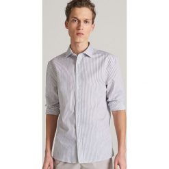 Koszula comfort fit w paski - Biały. Koszule marki Reserved. Za 69.99 zł.