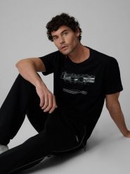 4F T-shirt regular z nadrukiem męski - czarny S. Czarne t-shirty 4F, bez wzorów, z bawełny, bez ramiączek. Za 69.99 zł.