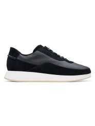 Clarks Skórzane sneakersy w kolorze czarnym rozmiar: 42,5. Czarne buty sportowe casual Clarks, bez wzorów, bez zapięcia. Za 201.35 zł.