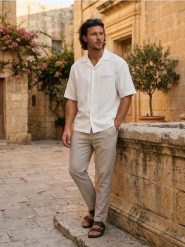 Koszula relaxed z krótkim rękawem z domieszką lnu - kremowy. Białe koszule Sinsay, l, bez wzorów, bez kołnierzyka, bez ramiączek. Za 59.99 zł.