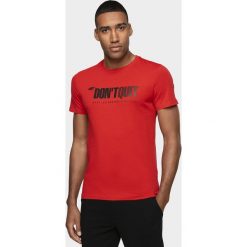 T-shirt męski TSM074 - czerwony. Czerwone t-shirty 4F, bez wzorów, bez kołnierzyka, bez ramiączek. W wyprzedaży za 49.99 zł.