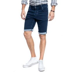 SPODENKI MUSTANG Chicago Short DENIM BLUE 1011731 5000 980. Niebieskie szorty Mustang, bez wzorów, z denimu. Za 159.99 zł.