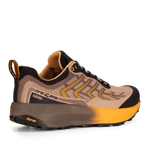 Buty męskie TREZETA Sekai z membraną WP. Brązowe buty turystyczne TREZETA, bez wzorów, z materiału, bez zapięcia, outdoorowe. Za 599.90 zł.