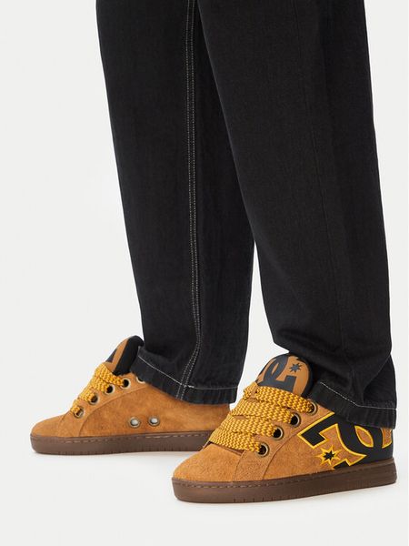 DC Shoes Sneakersy EO-COURT GRAFFIK PUFF DC04304272 Brązowy. Brązowe buty sportowe casual DC Shoes, bez wzorów, ze skóry, bez zapięcia. Za 379.99 zł.