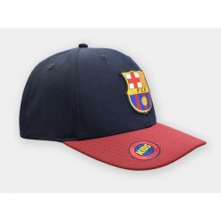 Czapka z daszkiem FC Barcelona Junior - oficjalna licencjonowana. Czarne czapki z daszkiem FC Barcelona, bez wzorów. Za 99.00 zł.