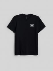4F T-shirt regular z nadrukiem męski - czarny S. Czarne t-shirty 4F, m, bez wzorów, z bawełny, bez kołnierzyka, bez ramiączek. Za 79.99 zł.