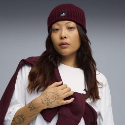 Prążkowana czapka beanie Essentials PUMA. Czerwone czapki zimowe Puma, bez wzorów, prążkowane. Za 79.00 zł.