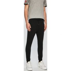 Guess Jeans - Spodnie. Spodnie materiałowe marki Guess Jeans. Za 319.90 zł.