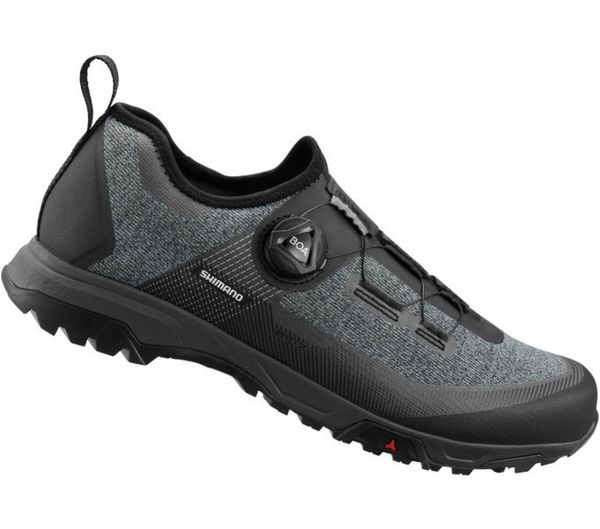Buty rowerowe ET701, czarne. Czarne buty turystyczne Shimano, bez wzorów, z gumy, bez zapięcia, rowerowe. Za 599.90 zł.
