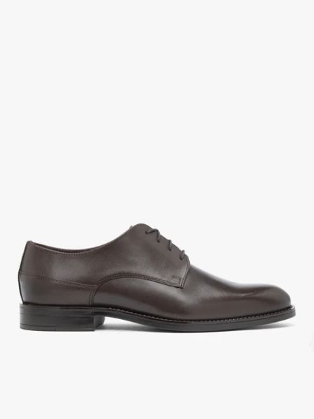 Ciemnobrązowe półbuty wizytowe. Brązowe eleganckie półbuty Ryłko, bez wzorów, ze skóry, bez obcasa, na płaskiej podeszwie, bez zapięcia. Za 449.99 zł.
