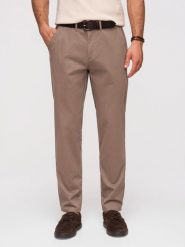 Jednolite spodnie męskie chino REGULAR FIT – brązowe V1 - Rozmiar: XL. Brązowe eleganckie spodnie Ombre Clothing, do pracy, m, z bawełny, biznesowe. Za 339.99 zł.