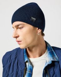 WRANGLER MĘSKA CZAPKA ZIMOWA EASY BEANIE NAVY 112356867 W0M8011976. Niebieskie czapki zimowe Wrangler, bez wzorów. Za 79.99 zł.