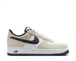 NIKE Air Force 1 '07 LV8 Sneakersy męskie. Brązowe buty sportowe casual Nike, bez wzorów, z gumy, bez zapięcia, nike air force. Za 379.99 zł.