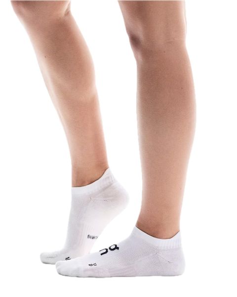 Skarpety On Core Run Low 2. Białe skarpety On, bez wzorów, z bawełny. Za 149.99 zł.