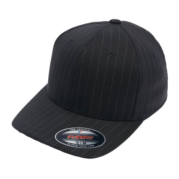 Czapka Z Daszkiem Pinstripe. Białe czapki z daszkiem FLEXFIT, bez wzorów, z elastanu. Za 72.99 zł.
