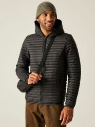 Regatta Kurtka pikowana "Rigain" w kolorze czarnym rozmiar: S. Czarne kurtki Regatta, s, bez wzorów, bez kaptura. Za 150.37 zł.