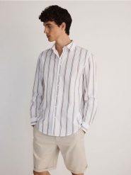 Koszula regular fit w paski - brązowy. Brązowe koszule Reserved, l, bez wzorów, z bawełny, bez kołnierzyka, bez ramiączek. W wyprzedaży za 79.99 zł.