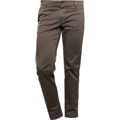 BOSS CASUAL SCHINO Chinosy dark green. Eleganckie spodnie BOSS CASUAL. Za 419.00 zł.