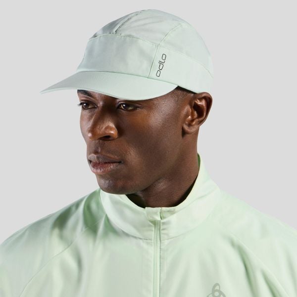 Czapka biegowa ODLO Performance X-Light Pack ultralekka i składana. Zielone czapki z daszkiem ODLO, bez wzorów. W wyprzedaży za 143.99 zł.