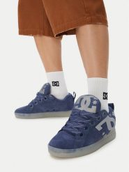DC Shoes Sneakersy EO-COURT GRAFFIK PUFF DC04304410 Niebieski. Niebieskie buty sportowe casual DC Shoes, bez wzorów, ze skóry, bez zapięcia. Za 379.99 zł.