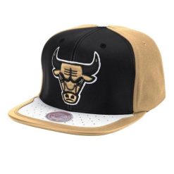 Czapka Z Daszkiem Ness NBA Day One Chicago Bulls Snapback. Białe czapki z daszkiem Mitchell & Ness, bez wzorów. Za 302.99 zł.