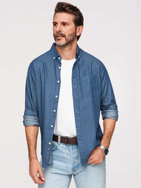 Męska bawełniana koszula z cienkiego jeansu we wzór– niebieska V2. Niebieskie koszule Ombre Clothing, m, bez wzorów, z bawełny, bez kołnierzyka, bez ramiączek. W wyprzedaży za 132.99 zł.