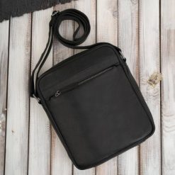 Listonoszka męska skórzana na ramię torba męska w kolorze czarnym Paolo Peruzzi AL-20-BL. Czarne torby na ramię bez wzorów, z nylonu, na ramię, małe, z tłoczeniem, bez dodatków. Za 199.00 zł.