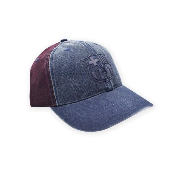 Czapka baseballowa unisex Barcelona. Niebieskie czapki zimowe FC Barcelona, bez wzorów. W wyprzedaży za 108.28 zł.