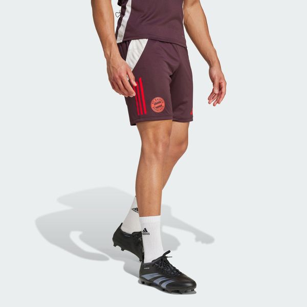 Szorty FC Bayern Tiro 24 Training. Czerwone krótkie spodenki sportowe Adidas, l, bez wzorów, z materiału. Za 173.00 zł.