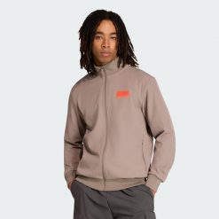 BLUZA DRESOWA AUDI REVOLUT F1 TEAM ELEVATED. Brązowe bluzy bez kaptura Adidas, l, bez wzorów, z dresówki, bez kaptura. Za 529.00 zł.