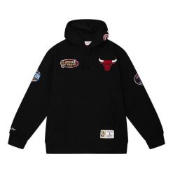 Sweat z kapturem Chicago Bulls Hometown Fleece. Czarne bluzy Mitchell & Ness, bez wzorów, z kapturem. Za 494.00 zł.