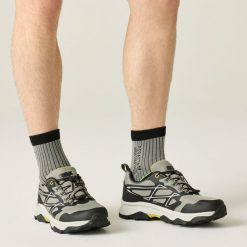 Buty męskie Blaze II. Czarne buty turystyczne Regatta, bez wzorów, z gumy, bez zapięcia, trekkingowe. Za 219.99 zł.