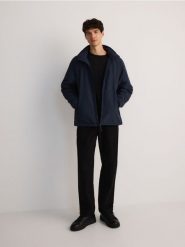 Kurtka z kapturem - granatowy. Niebieskie kurtki Reserved, l, bez wzorów, z tkaniny, z kapturem. W wyprzedaży za 59.99 zł.