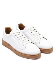 British Passport Skórzane sneakersy w kolorze białym rozmiar: 42. Białe buty sportowe casual British Passport, bez wzorów, bez zapięcia. Za 434.99 zł.