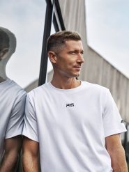 4F T-shirt regular z nadrukiem męski 4F x Robert Lewandowski - biała XXL. Białe t-shirty 4F, l, bez wzorów, z bawełny, bez kołnierzyka, bez ramiączek. Za 99.99 zł.