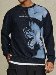 Bluza z efektem sprania i napisem - czarny. Czarne bluzy bez kaptura Sinsay, l, bez wzorów, bez kaptura. W wyprzedaży za 29.99 zł.