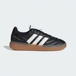 Sneakersy adidas Barreda Mundial. Białe buty sportowe casual Adidas, bez wzorów, ze skóry, bez zapięcia. Za 399.00 zł.