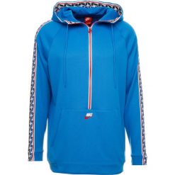 Nike Sportswear TAPED HALF Bluza z kapturem blue/gym red/sail. Bluzki z długim rękawem marki Nike Sportswear. Za 359.00 zł.