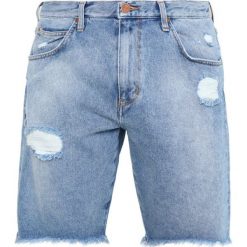 Wrangler Szorty jeansowe salted rips. Szorty Wrangler, m, z bawełny. W wyprzedaży za 139.50 zł.