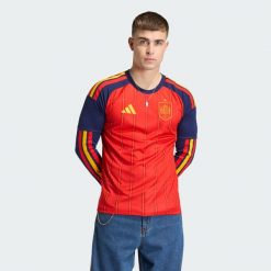 Koszulka domowa z długim rękawem Hiszpania 26. Czerwone bluzki z długim rękawem Adidas, bez wzorów, bez kołnierzyka, bez ramiączek. Za 479.00 zł.