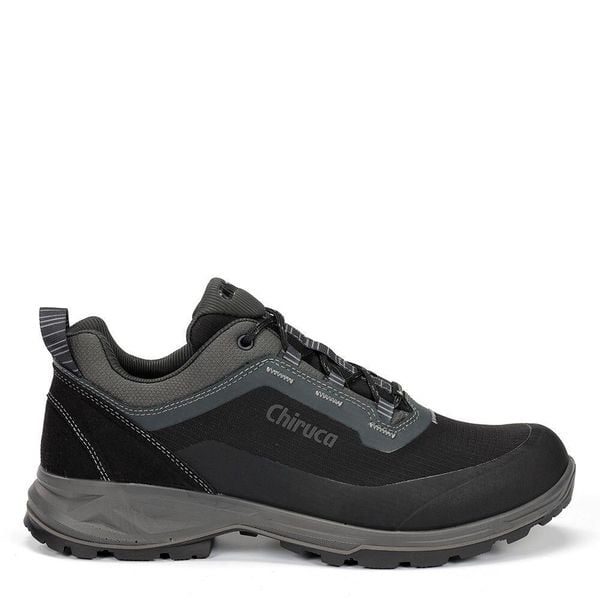Buty trekkingowe Chiruca Canyon 03 Gore-Tex. Czarne buty turystyczne Chiruca, bez wzorów, z gore-texu, bez zapięcia, trekkingowe, gore-tex. Za 582.20 zł.