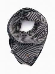 Dzianinowy szalik męski w dwukolorowe prążki – szaro-czarny V1 OM-ACSF-0114 - uniwersalny. Szare szaliki Ombre Clothing, z aplikacjami, z dzianiny. Za 71.99 zł.