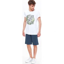T-SHIRT MĘSKI Z NADRUKIEM. Bluzki z długim rękawem marki TOP SECRET. W wyprzedaży za 14.99 zł.