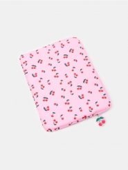 Torba na laptopa z motywem wiśni - różowy. Czerwone torby na laptopa Sinsay. Za 25.99 zł.