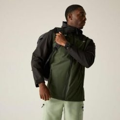 Męska wodoodporna kurtka turystyczna Calderdale z kapturem. Zielone kurtki Regatta, m, bez wzorów, z materiału, z kapturem. Za 449.99 zł.