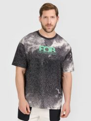 4F T-shirt loose z nadrukiem męski - czarny S. Czarne t-shirty 4F, m, bez wzorów, z materiału, bez kołnierzyka, bez ramiączek. Za 79.99 zł.