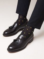 British Passport Skórzane mokasyny "Tassel" w kolorze czarnym rozmiar: 45. Czarne botki sznurowane British Passport, bez wzorów, bez obcasa, bez zapięcia. Za 448.99 zł.