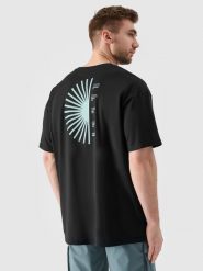 4F T-shirt oversize z nadrukiem męski - czarny S. Czarne t-shirty 4F, m, bez wzorów, z bawełny, bez kołnierzyka, bez ramiączek. W wyprzedaży za 39.99 zł.