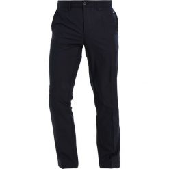 J.LINDEBERG ELOF SLIM FIT LIGHT Spodnie materiałowe navy. Spodnie treningowe długie marki J.LINDEBERG. Za 419.00 zł.